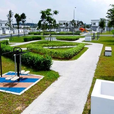 Johor Desaru Beach Bungalow Villas Kangkar Chemaran ภายนอก รูปภาพ