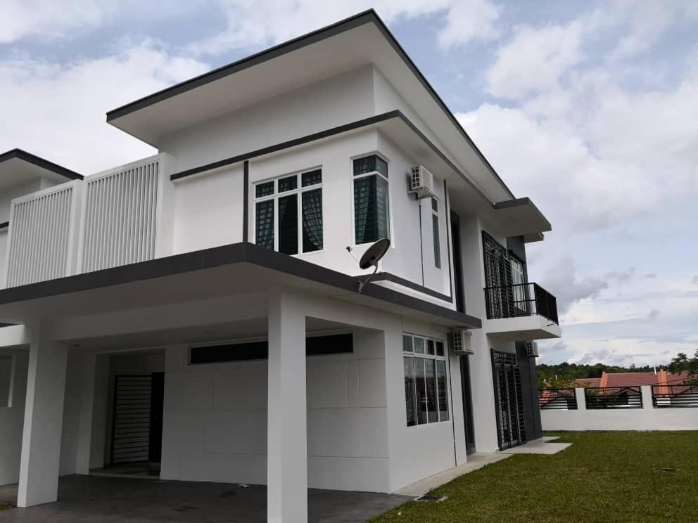 Johor Desaru Beach Bungalow Villas Kangkar Chemaran ภายนอก รูปภาพ